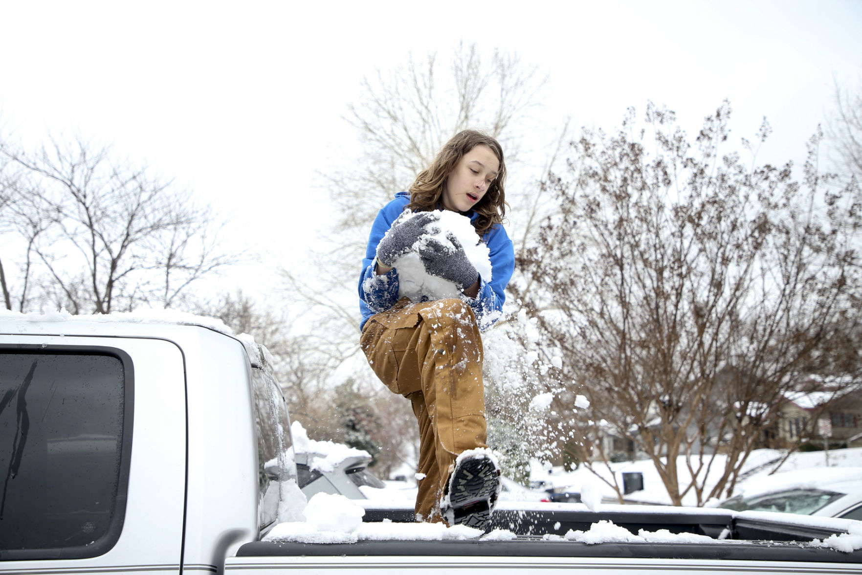 Snow falls on Tulsa area, northeast Oklahoma